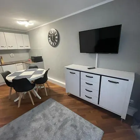 Haus 4 *